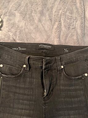 Liverpool Ankle Skinny Jeans in Charcoal